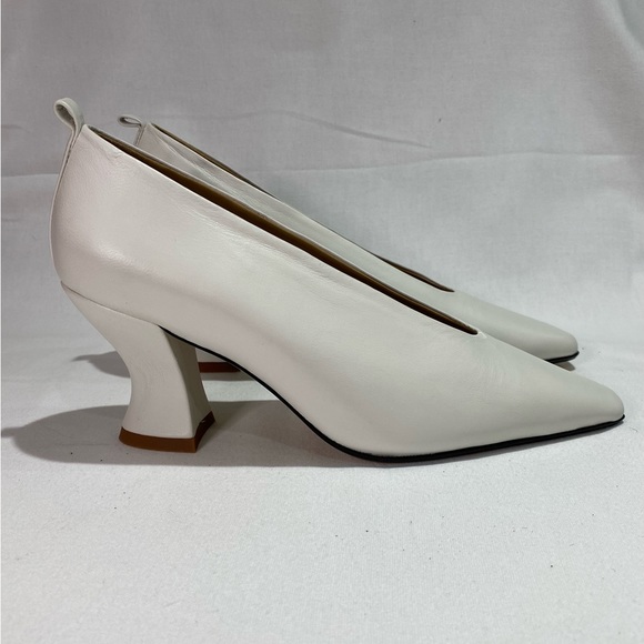 Bottega Veneta Almond Leather Heels - Picture 3 of 4